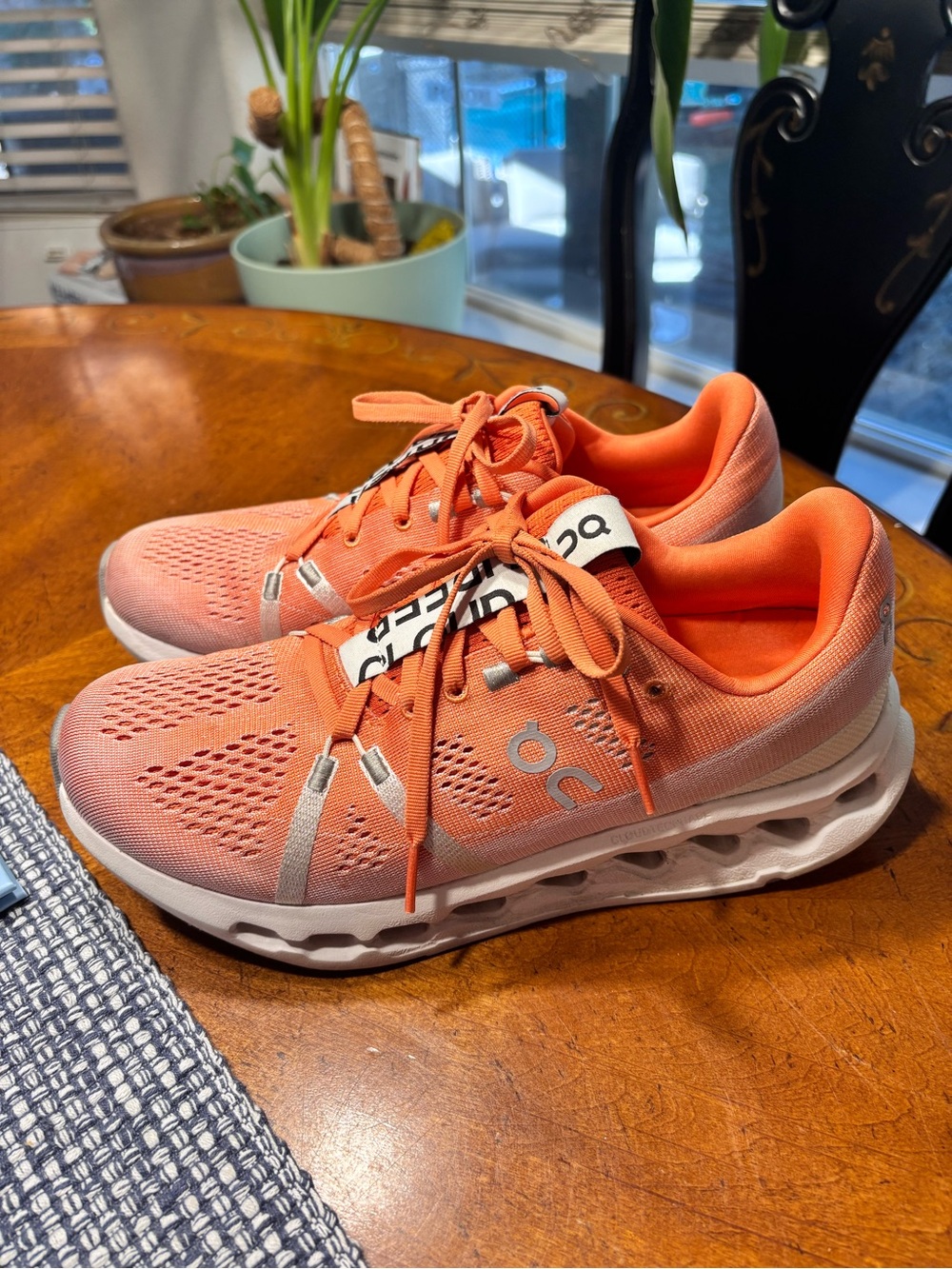 On Running Women's cloud surfer Shoes - Coral/orange sz 8.5 - Picture 3 of 11